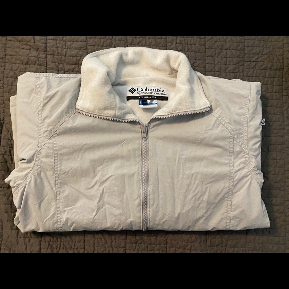 EUC Ladies Columbia fleece lined jacket.
